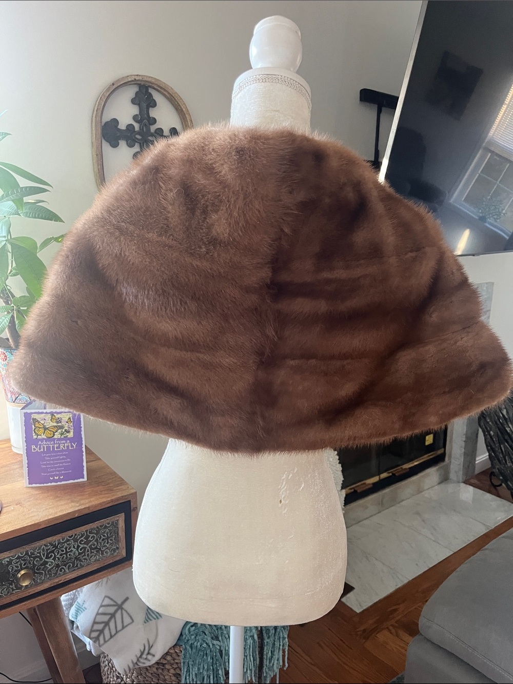 Luxurious Brown Mink Fur Shawl Wrap - Women's Evening Accessory - Picture 2 of 12